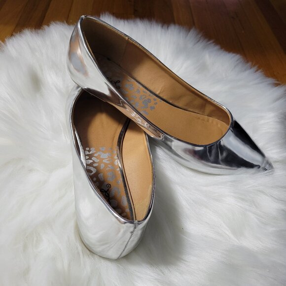 Qupid Shiny Metallic Silver Flats - Picture 7 of 9